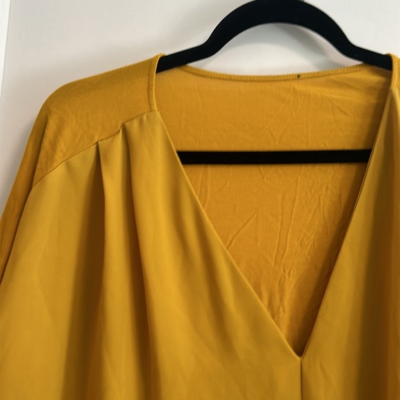 Yellow blouse - Picture 3 of 4